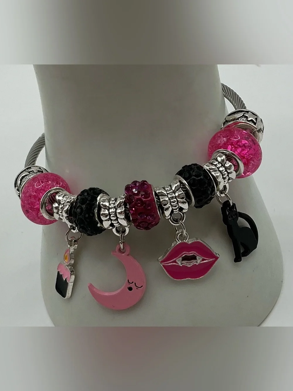 PINK AND BLACK WITCHY HALLOWEEN HANDMADE BEAD AND CHARM BANGLE BRACELET